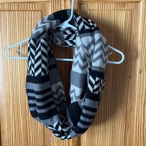 chevron patterned infinity scarf